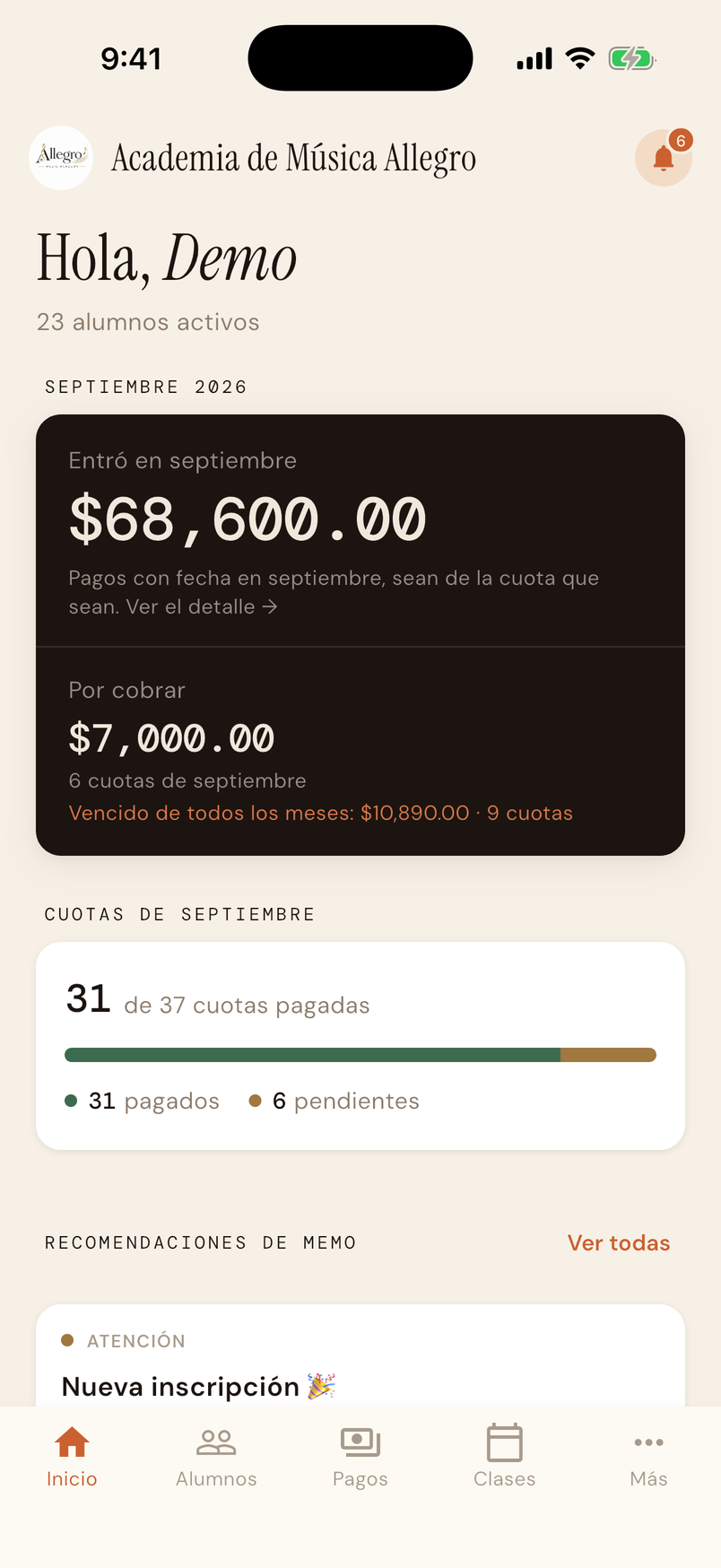 Inicio del administrador en la app móvil de Membrix: lo cobrado en el mes y las cuotas pendientes