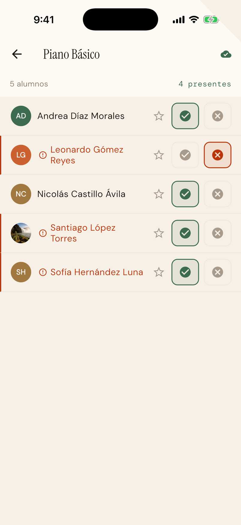 Pase de lista de una clase en la app móvil de Membrix para maestros